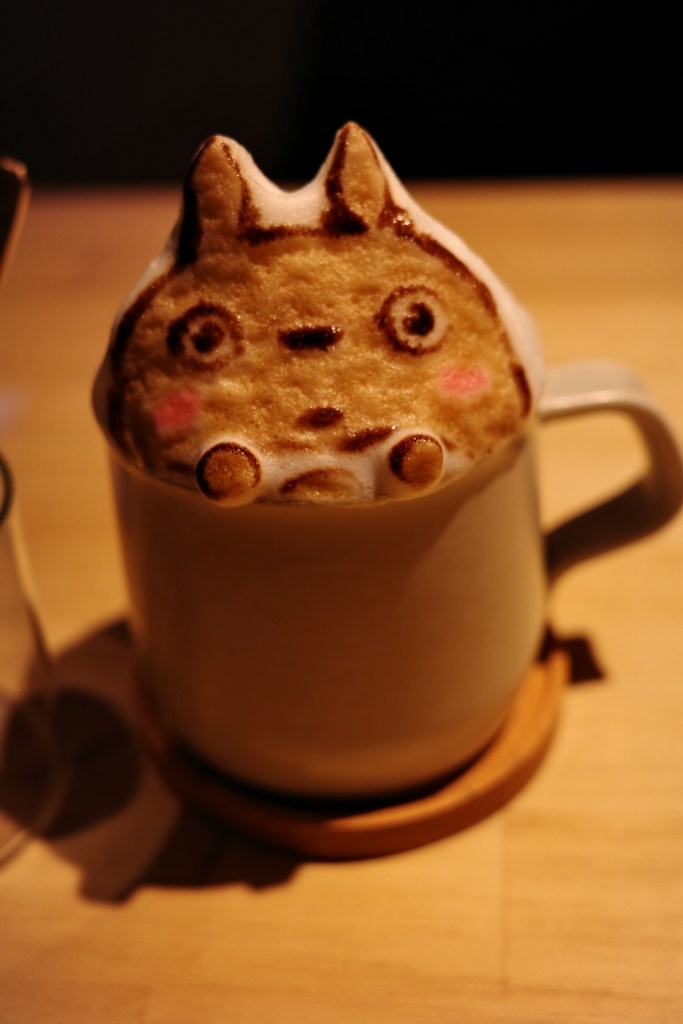 Totoro en latte art - Au gré des continents