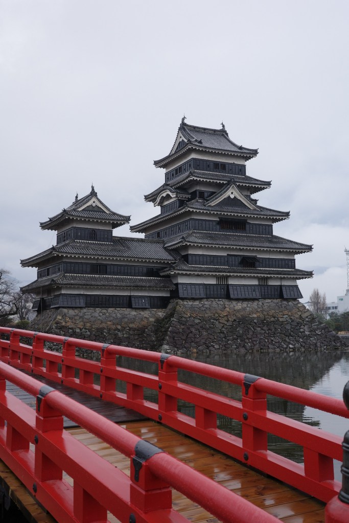 Le château de Matsumoto, le corbeau noir - Au gré des continents