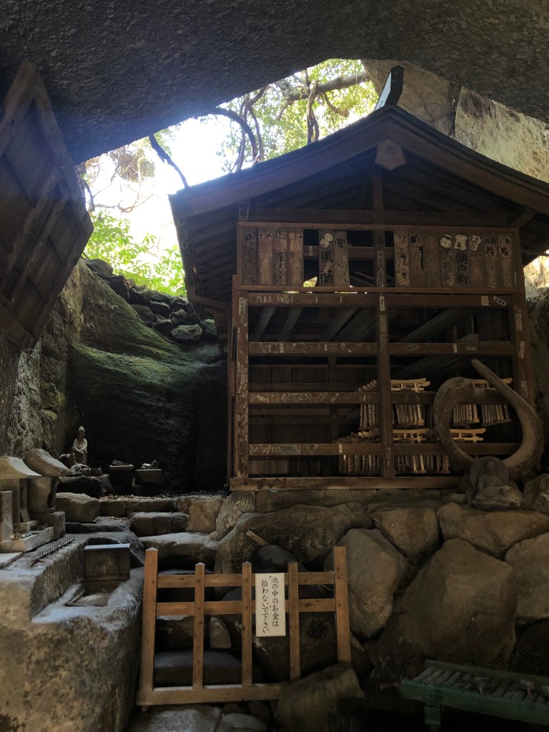 Découverte à Kamakura - Grotte dans un temple - Blog au gré des continents