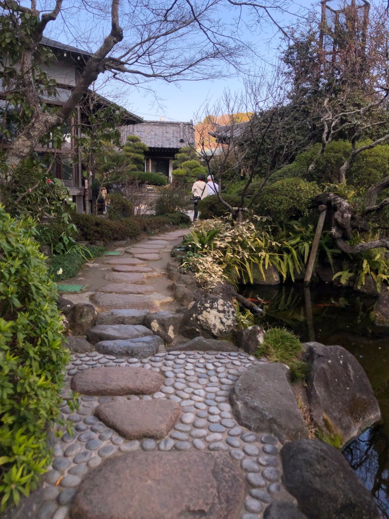 Pérégrinations nippones - Joli temple dans la campagne japonaise - Blog au gré des continents