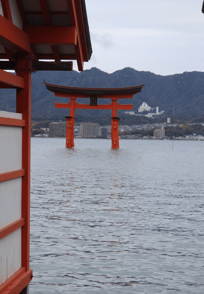 Voyage japonais - torii flottant - Blog au gré des continents