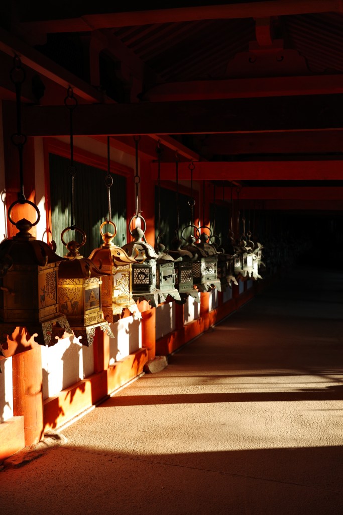Sanctuaire Kasuga Taisha - ambiance spirituelle - Au gré des continents 