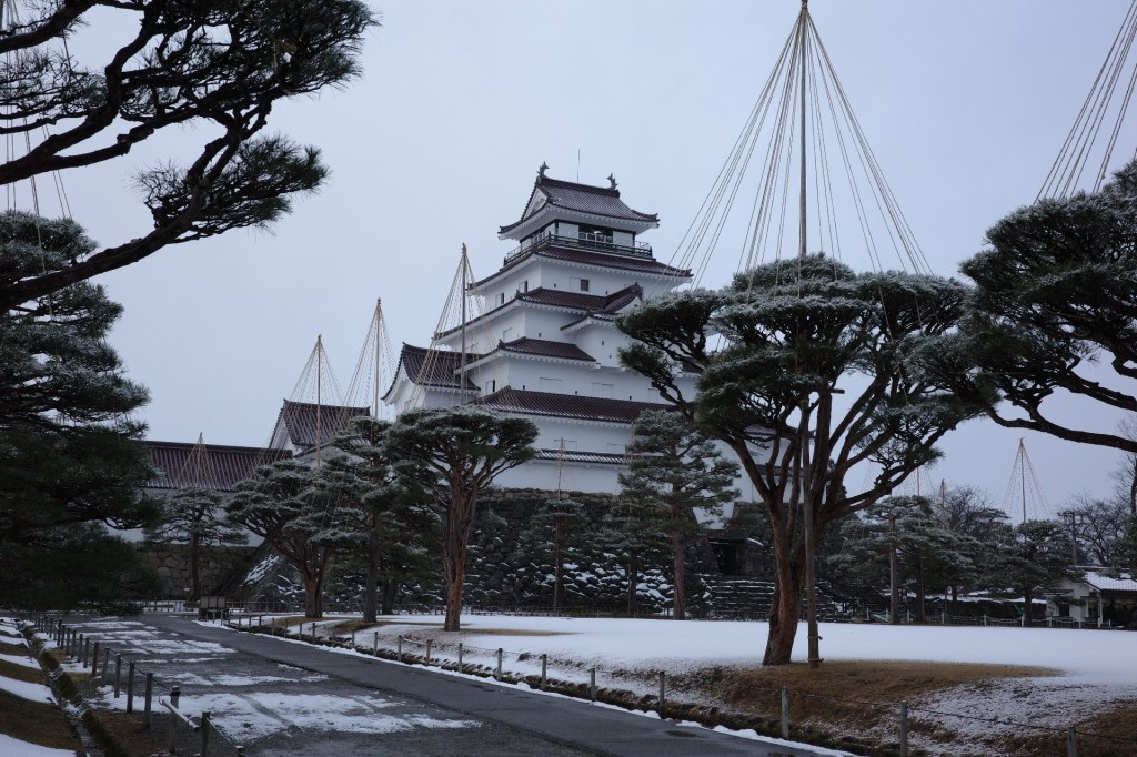 Château de Aizuwakamatsu sous la neige - Au gré des continents