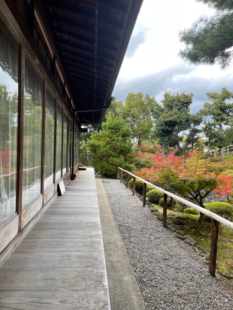 Visiter Nara - Pavillon sous les feuilles d'automne - Au gré des continents 
