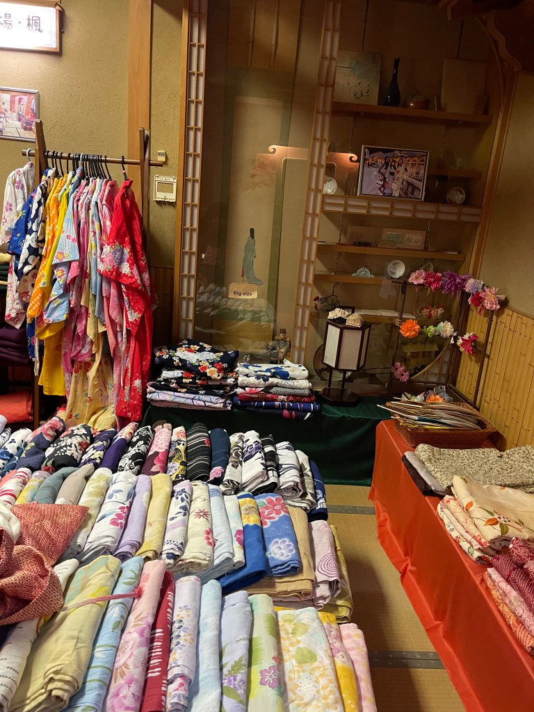 Les kimono du ryokan - Au gré des continents