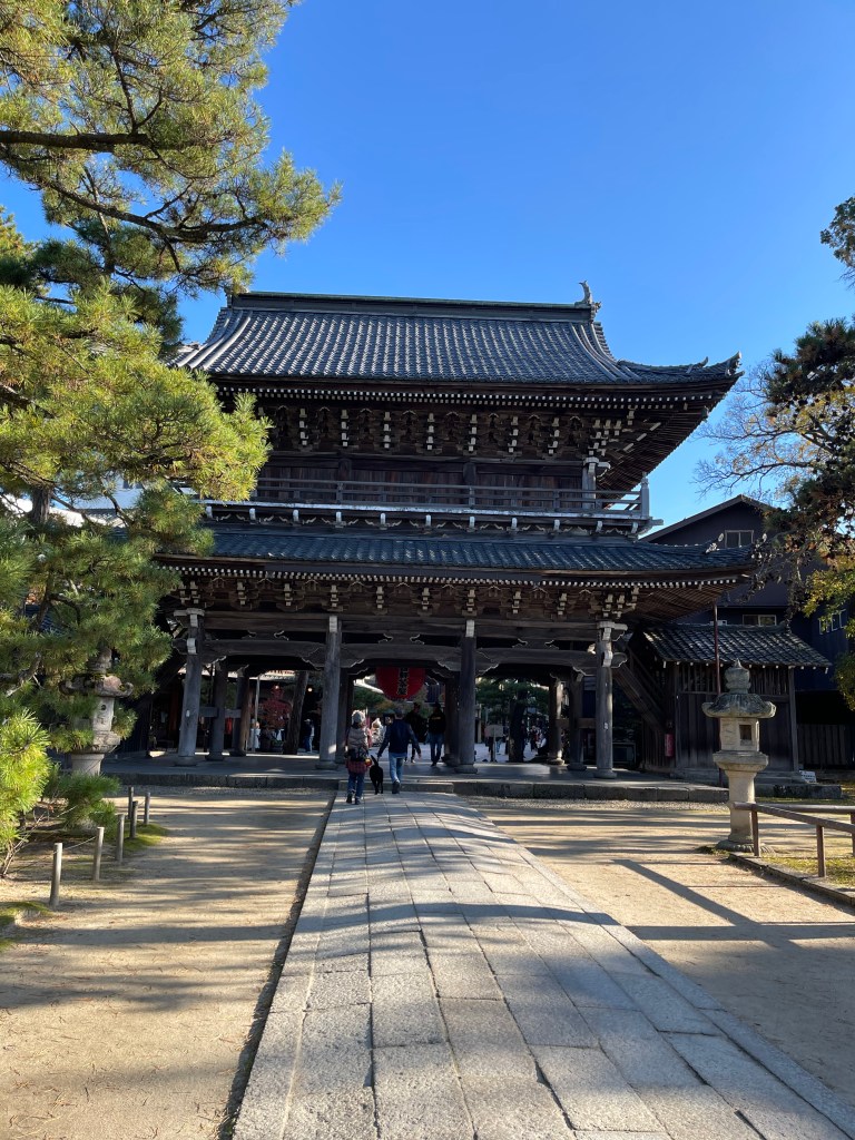 Entrée du temple Chion-ji - Au gré des continents 