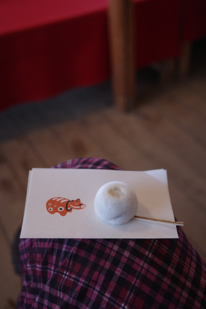 Wagashi et Akabeko, la vache rouge de Fukushima - Au gré des continents 