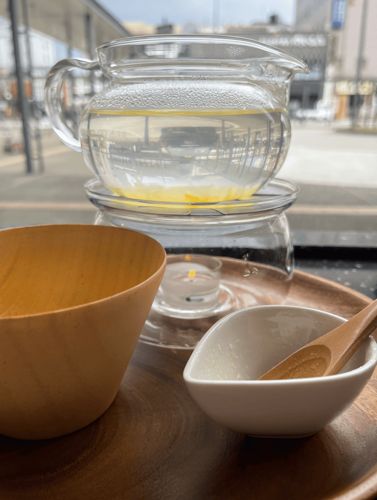 Un café proche de la gare de Takayama - Au gré des continents 