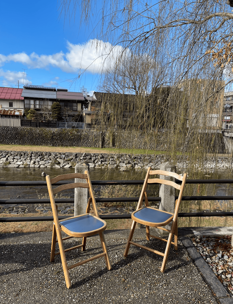 Les bords de la rivière Miyagawa à Takayama - Au gré des continents 