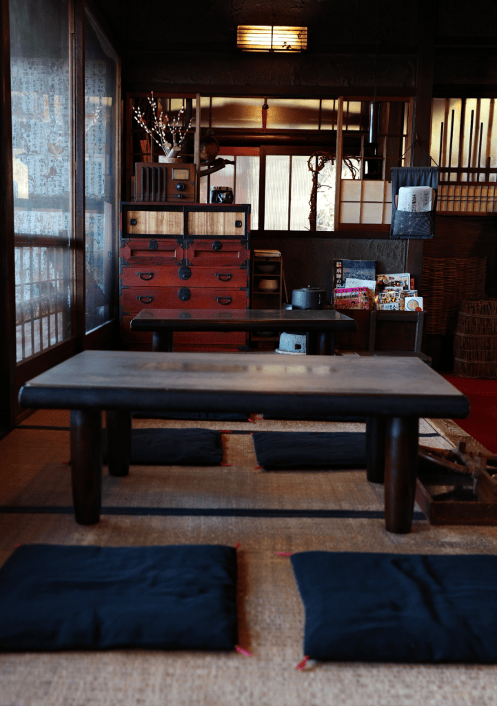 Visiter Takayama et le café Sugi au cadre traditionnel - Au gré des continents