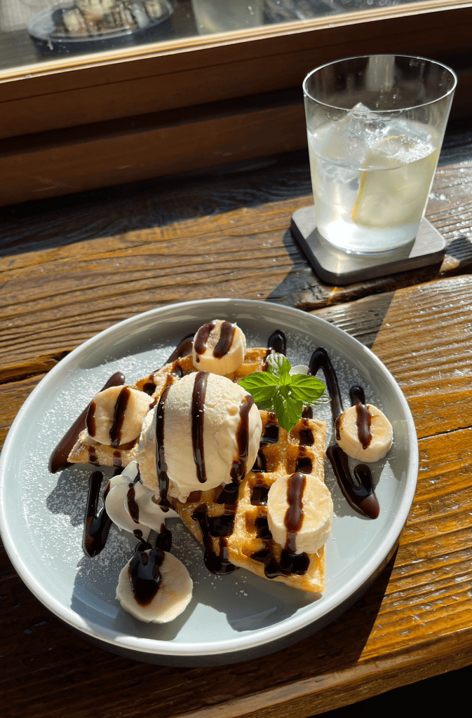 Une gaufre au café Supple coffee roasters à Gujo Hachiman - Au gré des continents